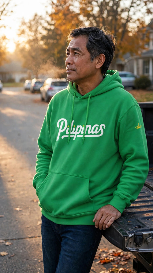 PILINAS MIT DREI STERNEN + SONNE & DREI STERNEN auf grünem Unisex-Kapuzenpullover
