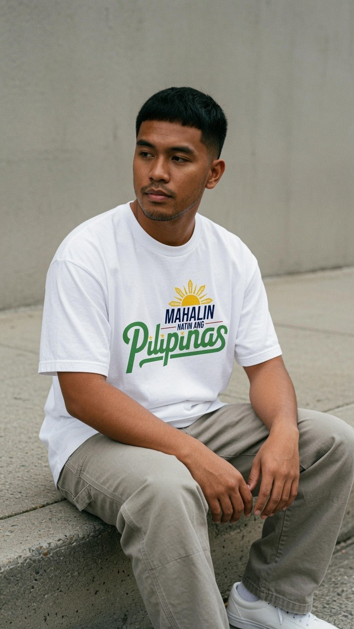MAHALIN NATIN ANG PILIPINAS auf weißem Unisex-T-Shirt