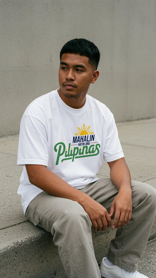 MAHALIN NATIN ANG PILIPINAS auf weißem Unisex-T-Shirt